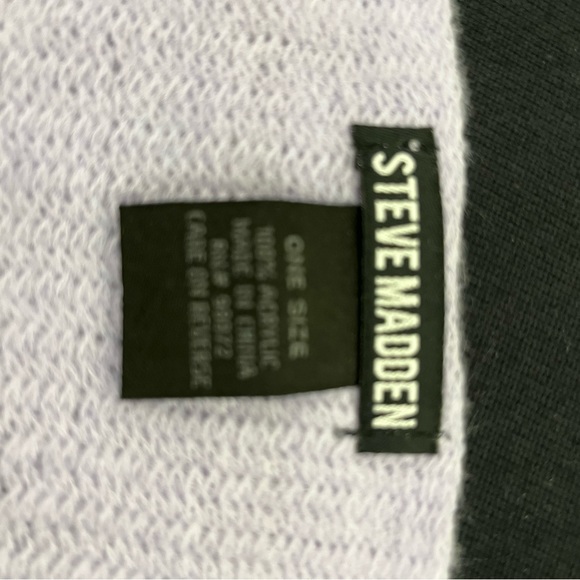 Steve Madden Hat & Scarf Set - Picture 5 of 5